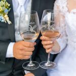 Über 40 aufregende Hochzeits-Toast-Beispiele zur Verwendung bei der Hochzeit