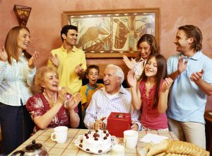 Read more about the article Lachend in die Fünfziger: lustige Sprüche zum 50. Geburtstag für Männer