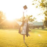 Was anziehen zur Abschlussfeier? Tipps für Absolventen & Gäste