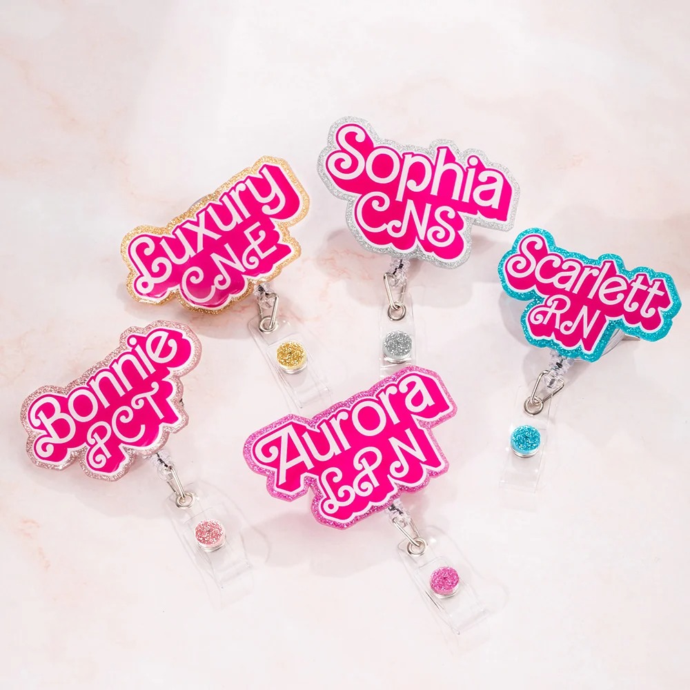 glitzerndes Acryl-Abzeichen mit Barbie-Namen