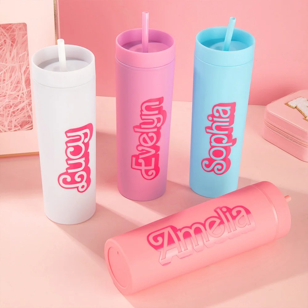 matte Becher im Barbie-Stil