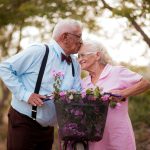 Eiserne Hochzeit: 16 eizigartige Geschenkideen zum 65. Ehejubiläum