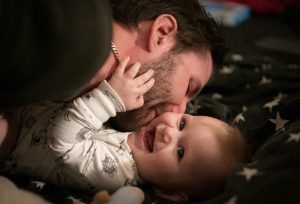 Read more about the article Geschenke für frischgebackene Väter, die nicht für das Baby sind