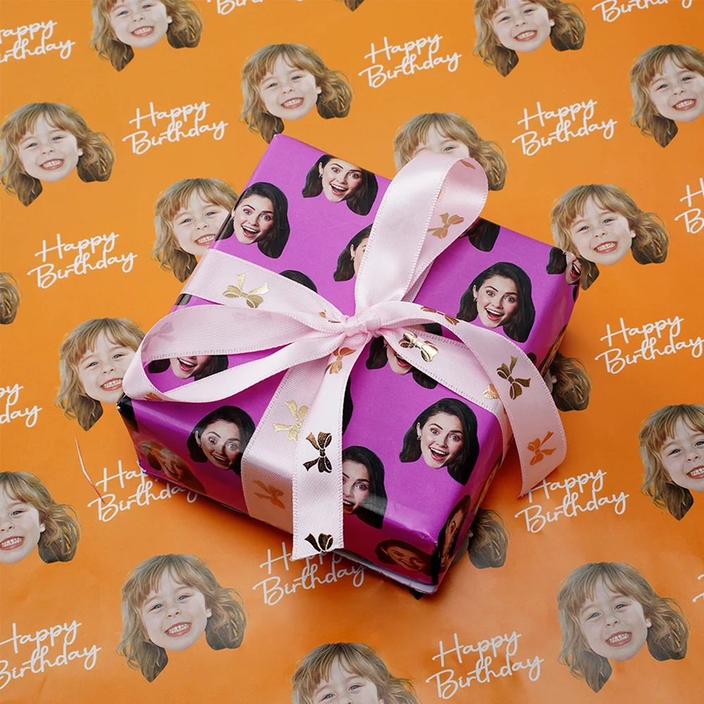 Personalisiertes buntes Geschenkpapier mit lustigem Gesichtsfoto und Text