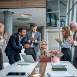 Wertschätzung von Mitarbeitern: Inspirierende Worte und personalisierte Geschenkideen