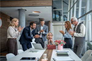 Read more about the article Wertschätzung von Mitarbeitern: Inspirierende Worte und personalisierte Geschenkideen