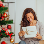 Die besten personalisierten Weihnachtsgeschenke für Frauen ab 50