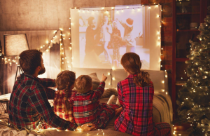 Read more about the article Die besten Weihnachtsfilme-Liste 2025: Perfekt für gemütliche Stunden mit der Familie oder allein