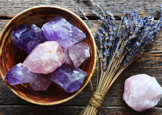 Geburtsblume und Geburtsstein im Februar: Bedeutung von Veilchen und Amethyst