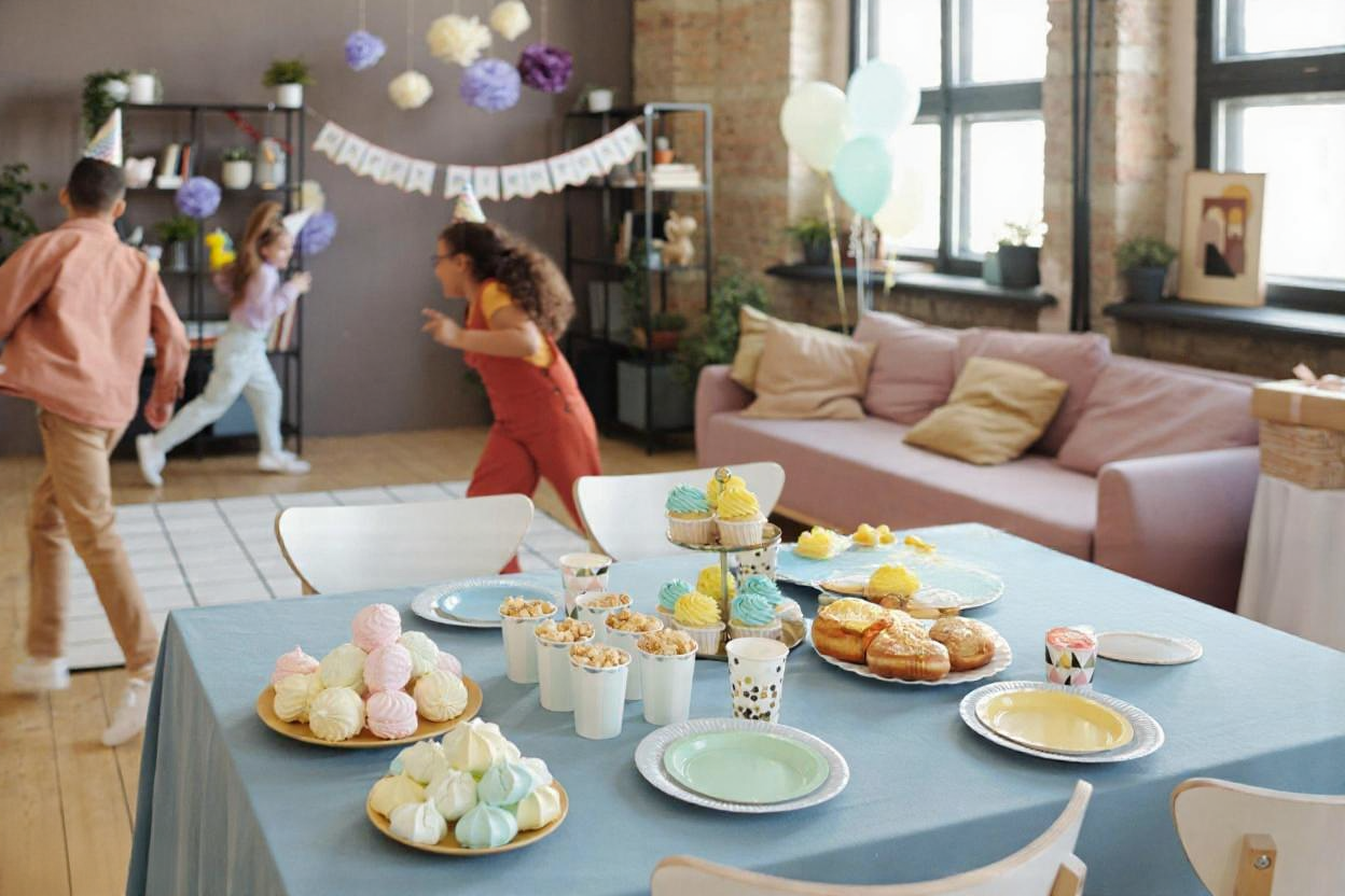 10 Beste Ideen für Winter-Geburtstagsparty: Gemütliche Themen und Indoor-Spiele