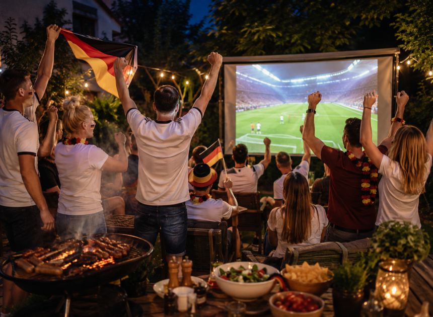 Die perfekte Grillparty zur Fußball-WM 2026: Tipps für das ultimative Public Viewing zu Hause