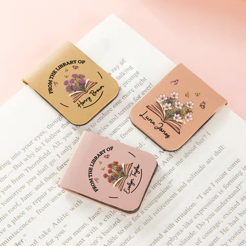 Stilvolle Lesemomente genießen mit dem personalisierten PU Leder Magnet Lesezeichen Clip mit Geburtsblume