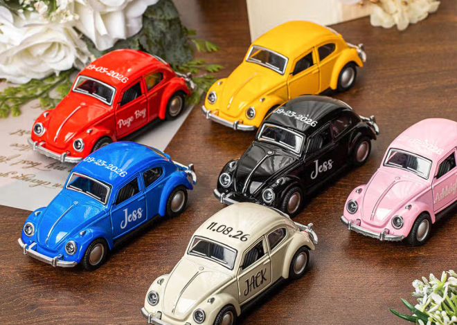 Personalisiertes Mini-Käfer-Modellauto aus Metall mit Namen & Datum: Handliches Hochzeitsauto als Geschenk für Trauzeugen und Brautpaare