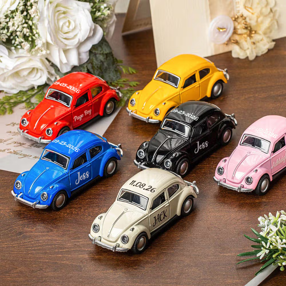 Personalisiertes Mini-Käfer-Modellauto aus Metall mit Namen & Datum: Handliches Hochzeitsauto als Geschenk für Trauzeugen und Brautpaare
