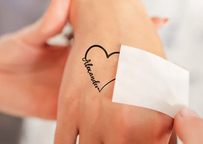 Personalisierte temporäre Herz-Tattoos mit 1–5 Namen: Wasserfeste Abziehtattoos im verbundenen Herzdesign für Familie und Paare