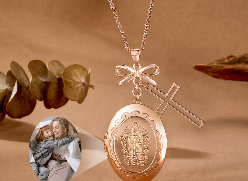 Personalisierte Jungfrau-Maria-Kreuz-Medaillon-Halskette mit Foto: Zierlicher Religionsschmuck mit Schleife und Kreuz-Charm