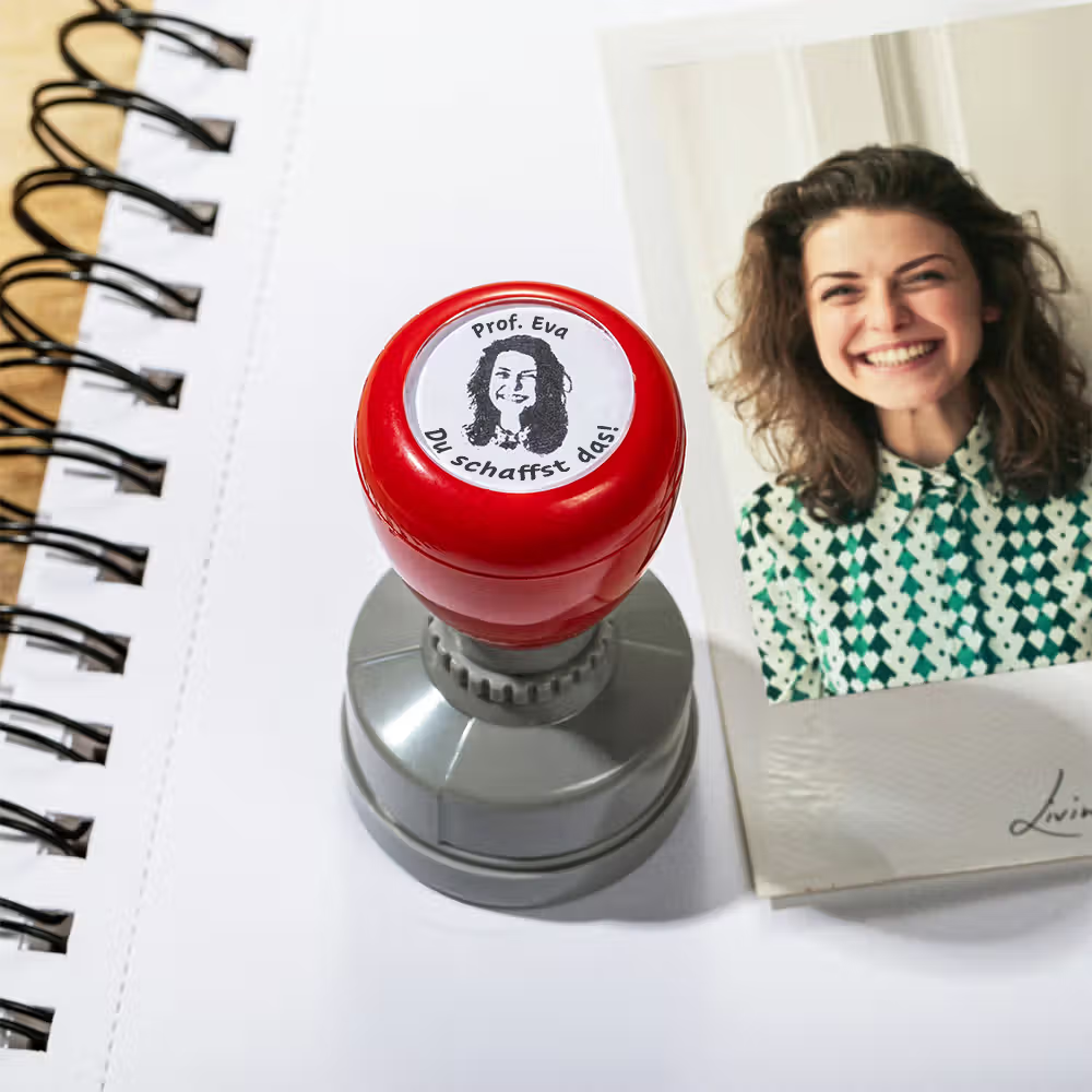 Personalisierter Lehrerstempel mit Namen, Gesicht & Text: Selbstfärbender Stempel für Hausaufgaben