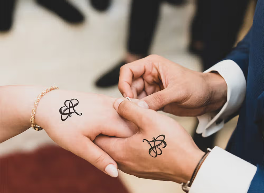Personalisierte wasserfeste Unendlichkeitszeichen-Tattoos mit Namen & Datum: Temporärer Partnerschmuck im Infinity-Herz-Design
