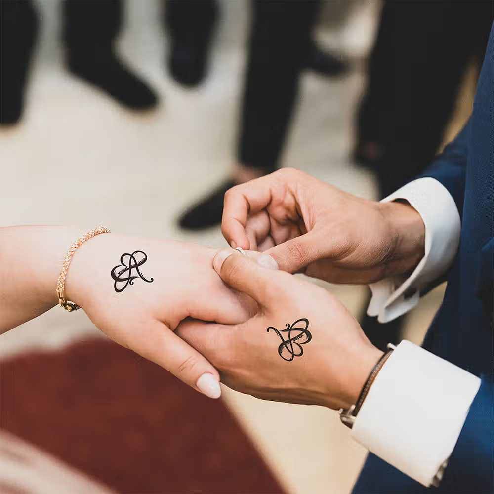 Personalisierte wasserfeste Unendlichkeitszeichen-Tattoos mit Namen & Datum: Temporärer Partnerschmuck im Infinity-Herz-Design