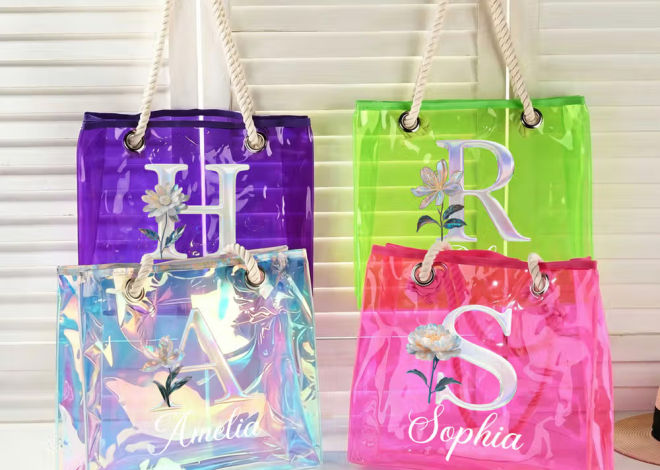 Personalisierte Strandtasche mit irisierender Geburtsblume und Initiale: Ein stilvoller Begleiter für den Sommer