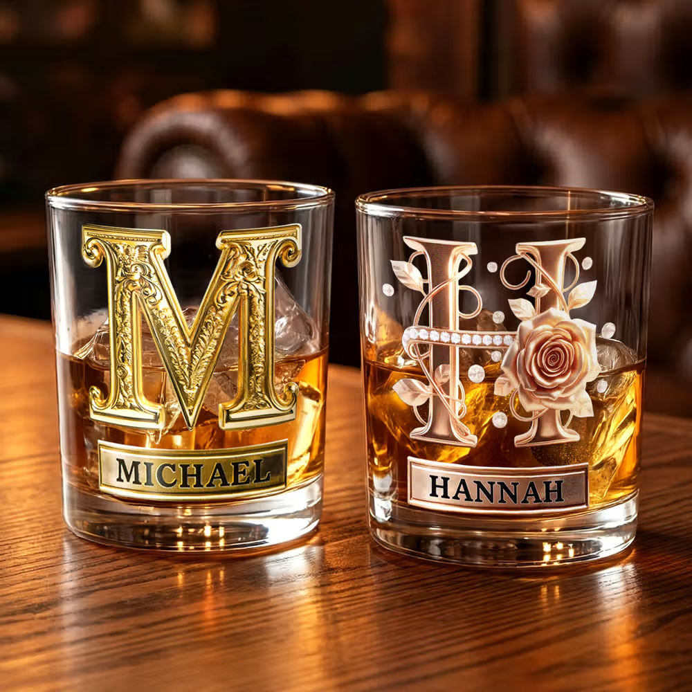 Personalisiertes Whiskyglas im Barock-Design mit Initiale und Namensdruck: Edles Trinkgefäß für Kenner