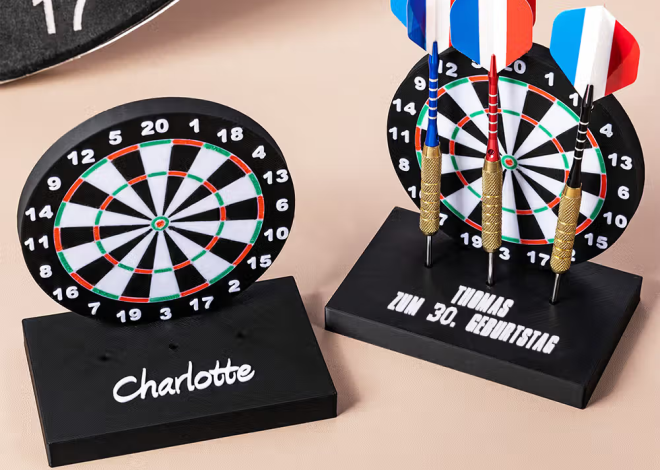 Personalisierter 3D-Druck-Dartpfeil-Halter im Dartscheiben-Design: Funktionaler Sockel für 3 Darts mit individuellem Text