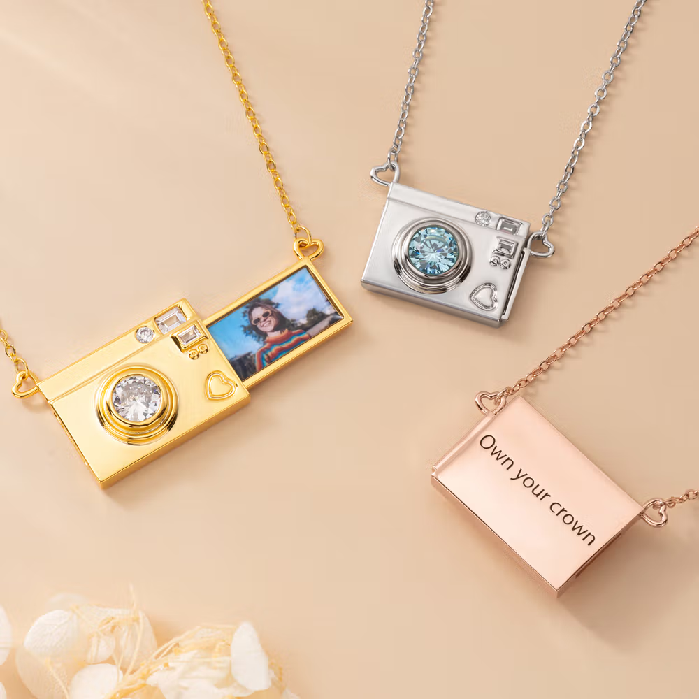 Personalisierte Kamera-Halskette mit ausziehbarem Foto und Geburtsstein: Zierlicher Miniatur-Kamera-Anhänger mit Epoxidharz-Bildfassung