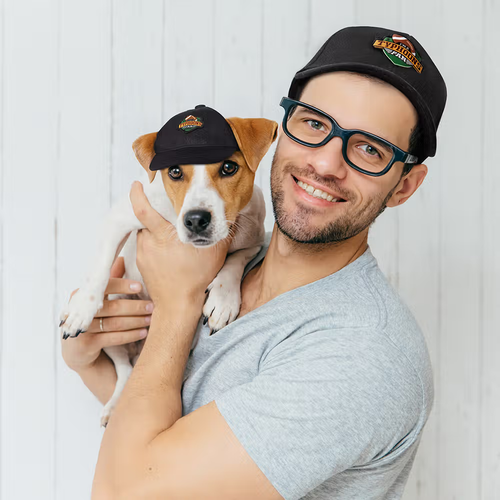 Personalisierte Basecap für Hunde mit dem Namen: Sportlicher Partnerlook voller Charme und Verbundenheit