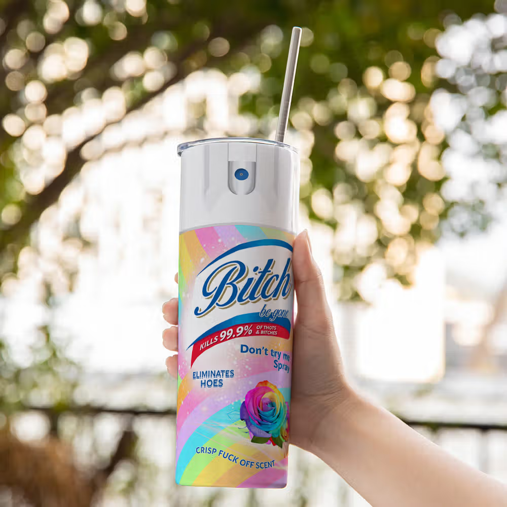 Personalisierter 20oz Skinny Tumbler „Bitch Be Gone“ mit Spray-Design: Humor und Frische in einem einzigartigen Alltagsbegleiter