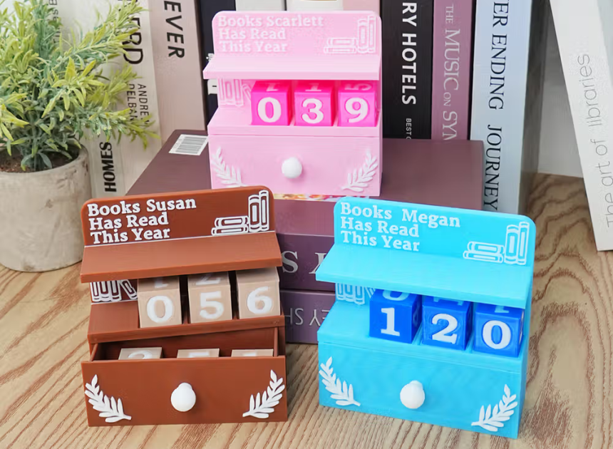 Leseerfolge stilvoll im Blick behalten: Personalisiertes 3D-Druck-Miniatur-Bücherregal als Lesetracker mit Namen