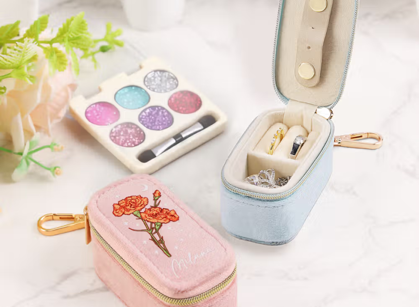 Personalisiertes Samt-Schmuckkästchen mit Geburtsblume und Namen