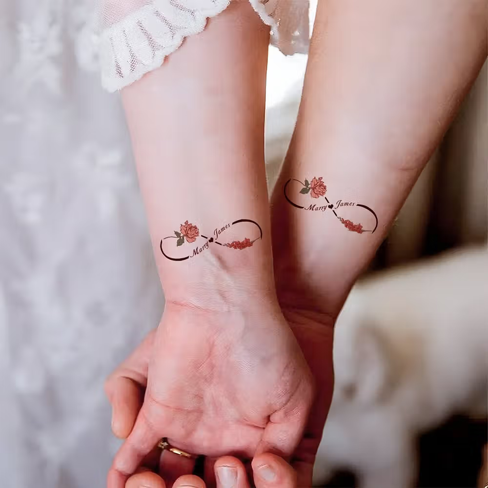 Verbundenheit zum Aufkleben: Personalisiertes temporäres Unendlichkeits-Tattoo mit Geburtsblumen und Namen