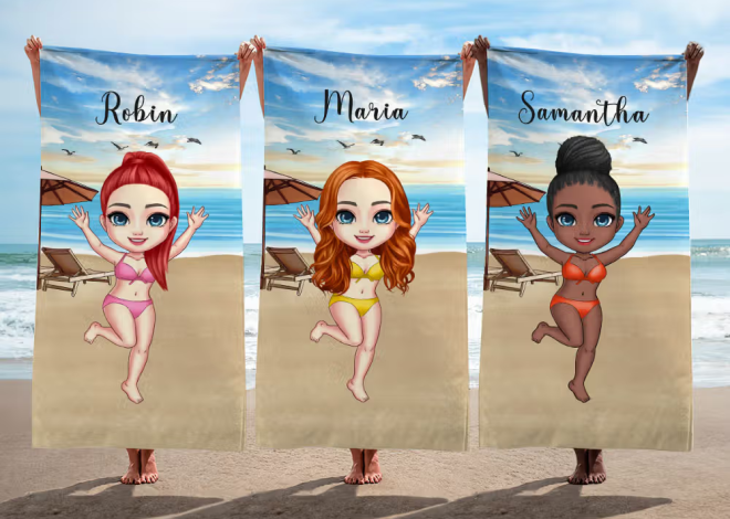 Personalisiertes Mikrofaser-Strandtuch mit Cartoon-Figur, Strandkulisse und Namen