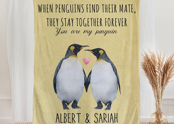 Gemütliche Kuschelzeit zu zweit:Personalisierte Pinguin-Pärchen-Kuscheldecke mit Namen